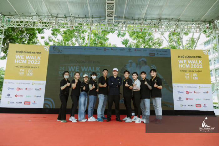 đi bộ cùng kb fina