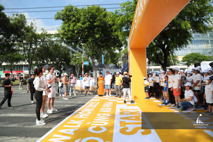 đi bộ cùng kb fina