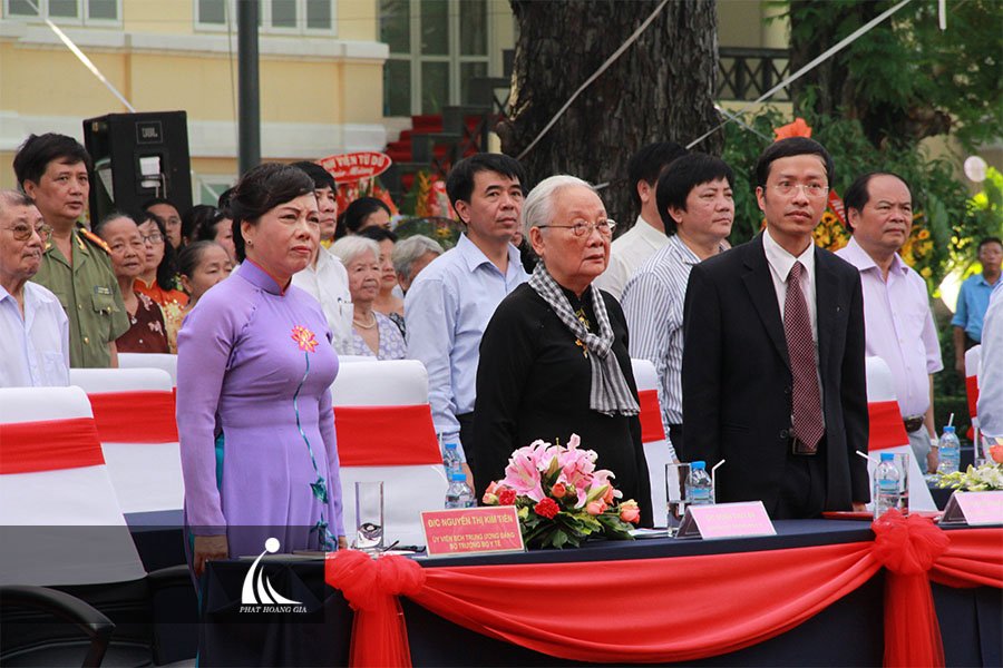 le-don-nhan-danh-hieu-anh-hung-lao-dong-paster6