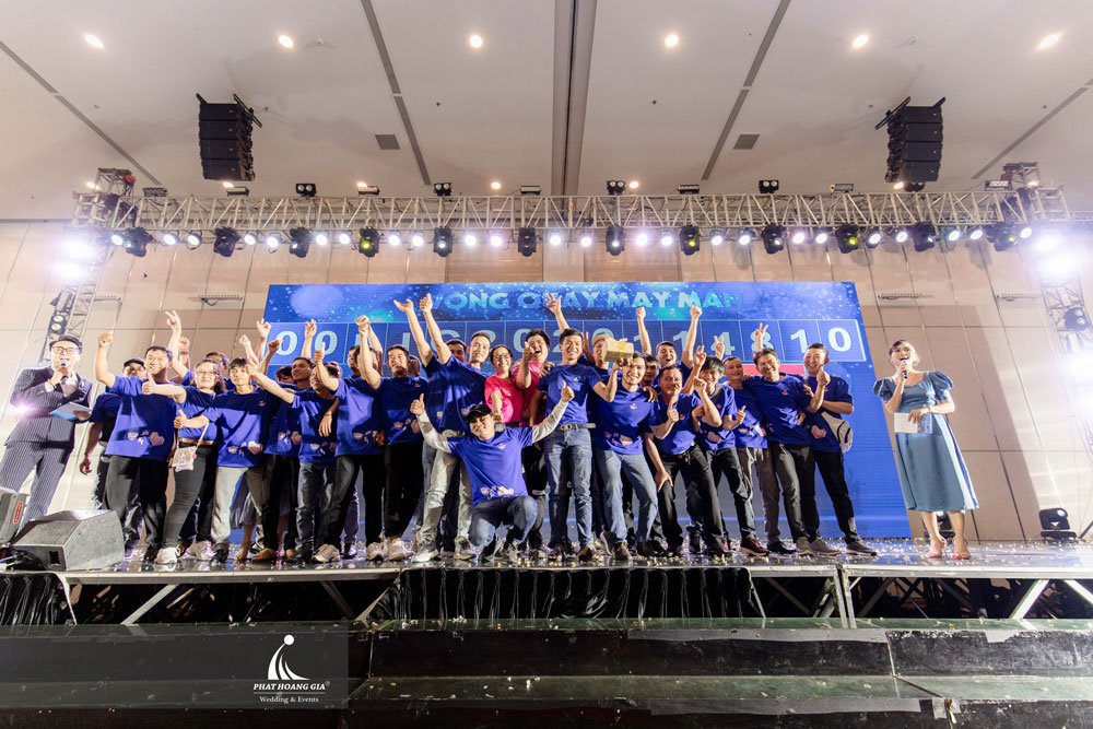 tất niên lazada 2020