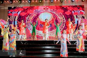 tất niên lazada 2020