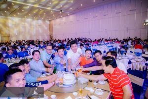 tất niên lazada 2020