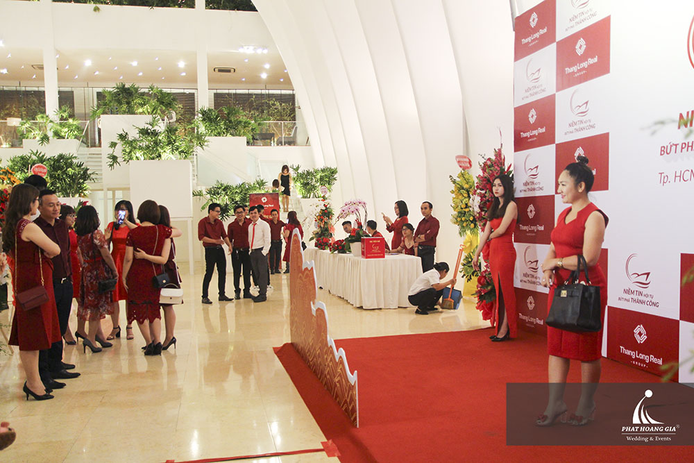 tất niên thăng long real