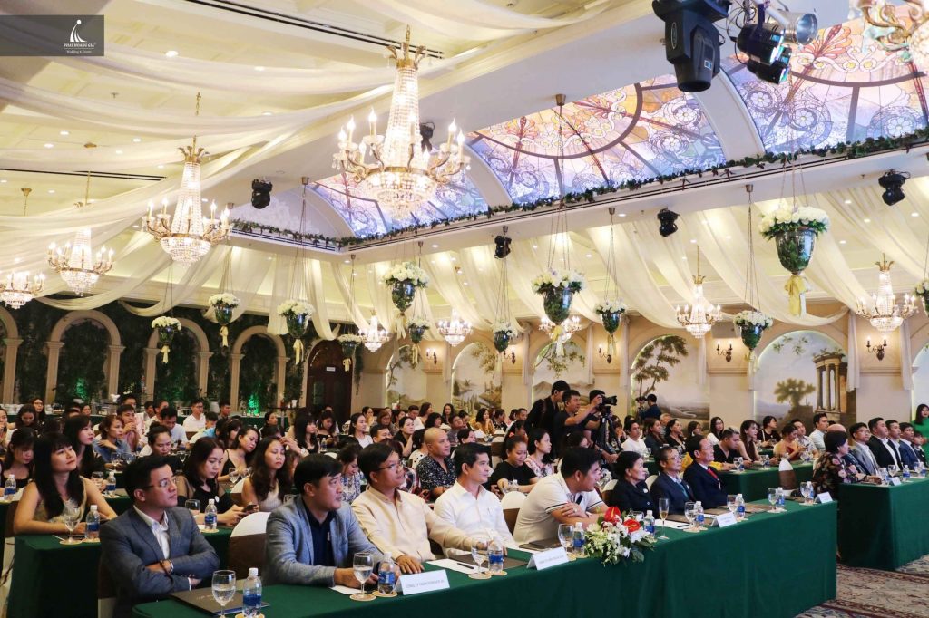 tri ân khách hang forever clinic